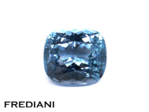 béryl bleu appelé aigue-marine