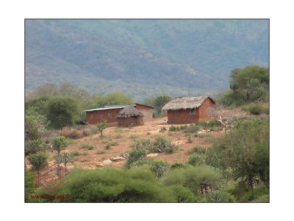 Les mines artisanales de grenats à Makanya