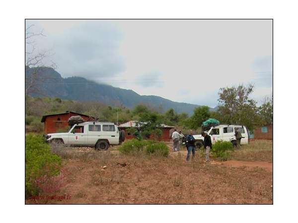 Les mines artisanales de grenats à Makanya