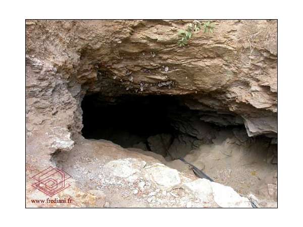 Les mines artisanales de grenats à Makanya