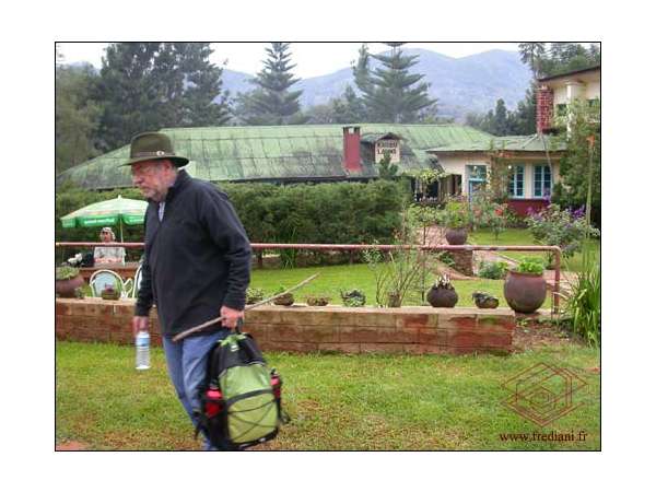 Les mines artisanales de grenats à Makanya