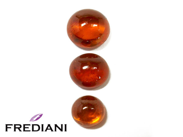 Lot de 3 Grenats Spessartites naturels de Tanzanie en cabochons ovales et ronds entre 7 à 10 mm 