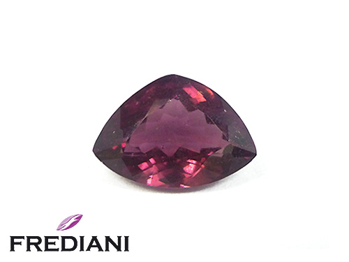 Grenat rhodolite triangulaire naturel