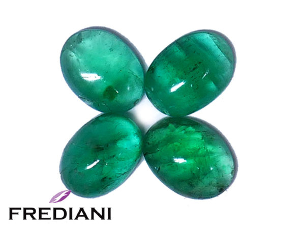 Lot d'émeraudes cabochons ovales