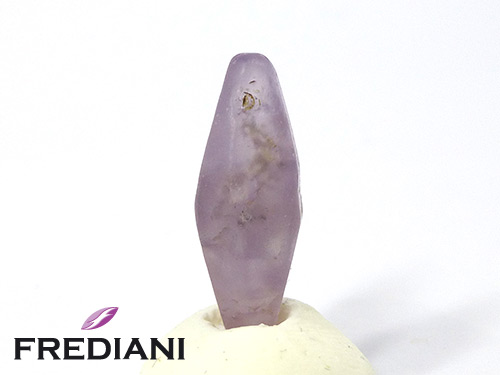 Cristal de saphir violet naturel