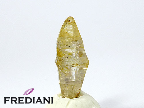 Cristal de saphir jaune naturel