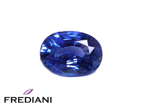 saphir bleu ovale naturel