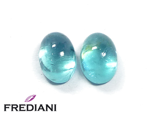 Paire d'apatites bleues cabochons ovales