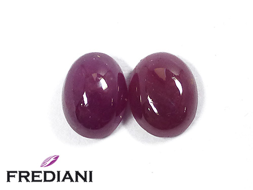 Paire de rubis ovales cabochons