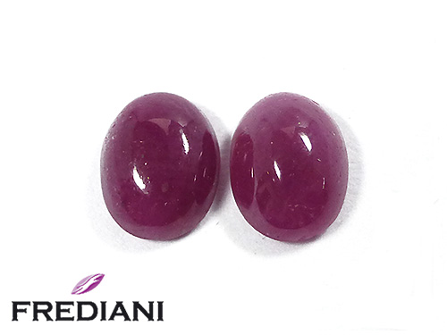 Paire de rubis ovales cabochons