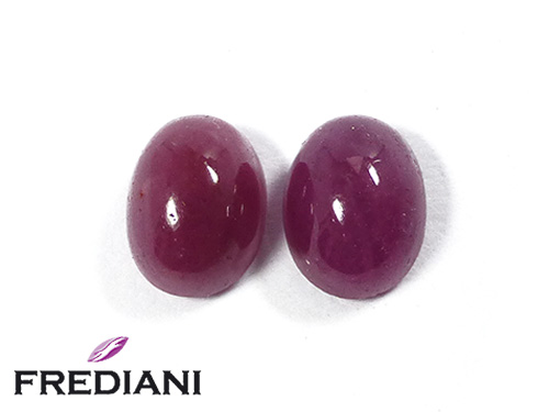 Paire de rubis ovales cabochons