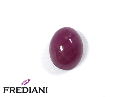 Rubis ovale cabochon