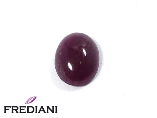 Rubis ovale cabochon