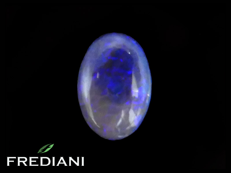 Opale noire ovale cabochon naturelle