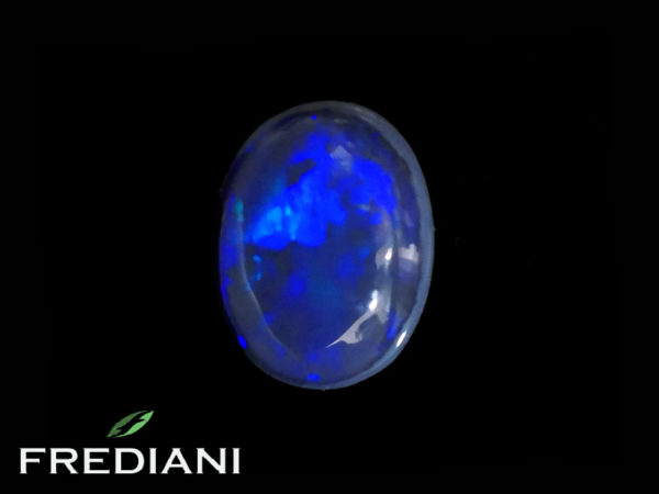 Opale noire ovale cabochon naturelle