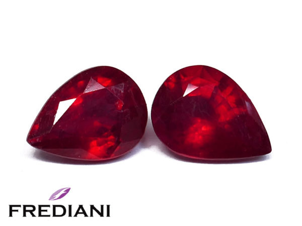 Paire de rubis poires traités