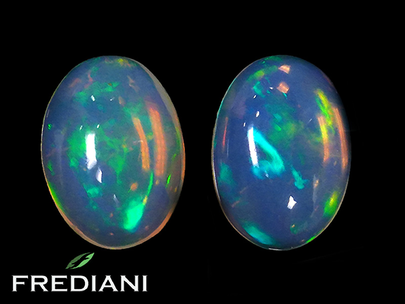 Paire d'opales ovales naturelles