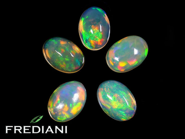 Lot d'opales ovales cabochons naturelles