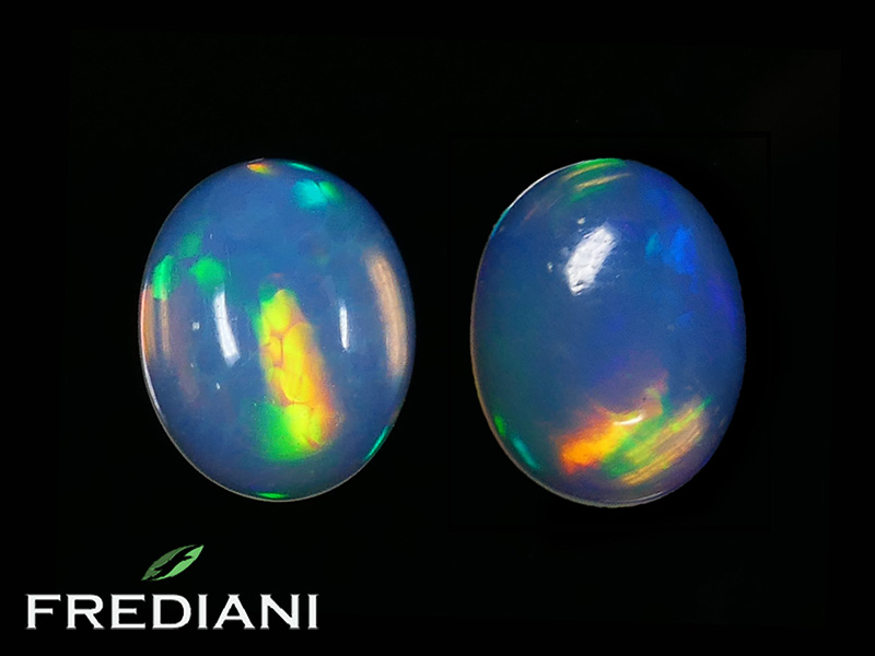 Paire d'opales ovales naturelles