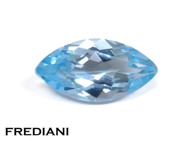 Topaze bleue navette