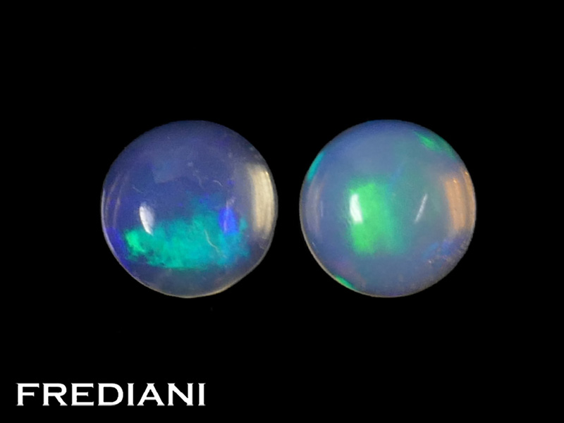 Paire d'opales rondes naturelles