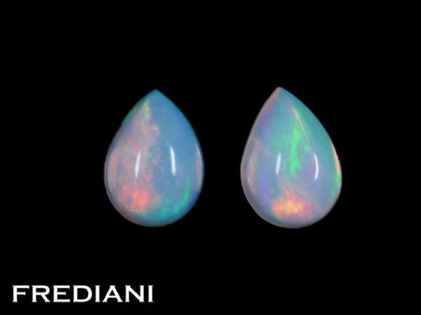 Appairage d'opales poires cabochons naturelles