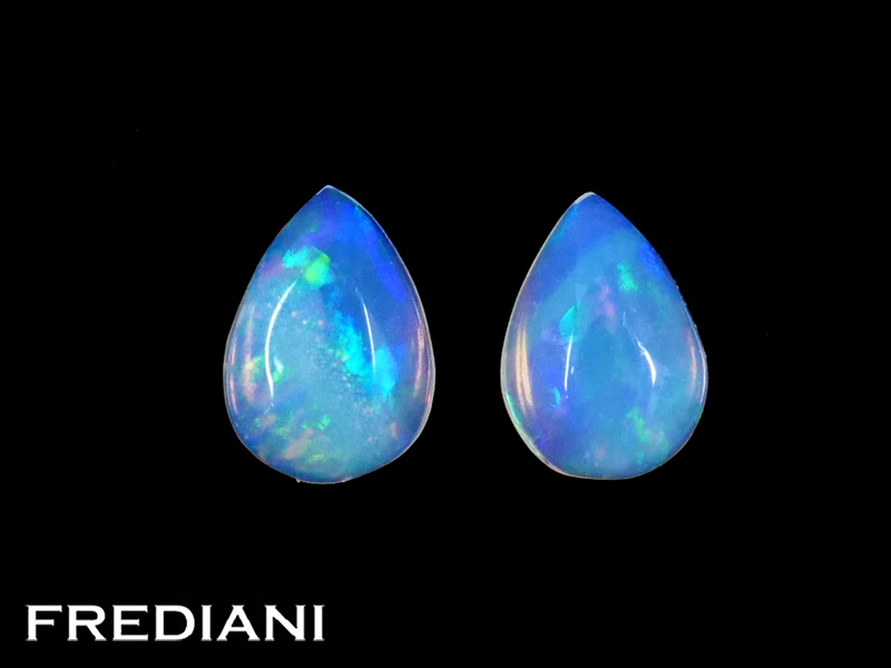 Paire d’opales poires cabochons naturelles