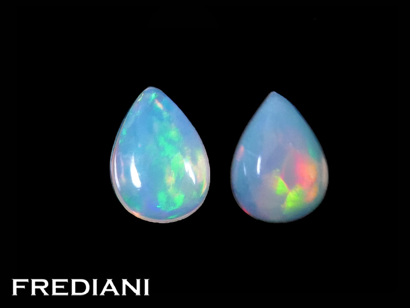 Paire d'opales poires cabochons naturelles