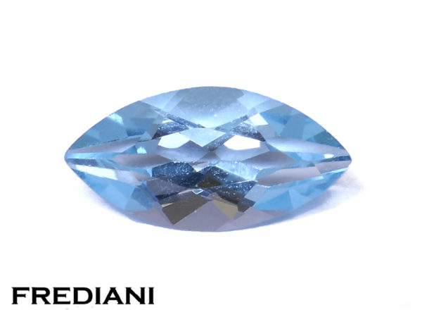 Topaze bleue navette