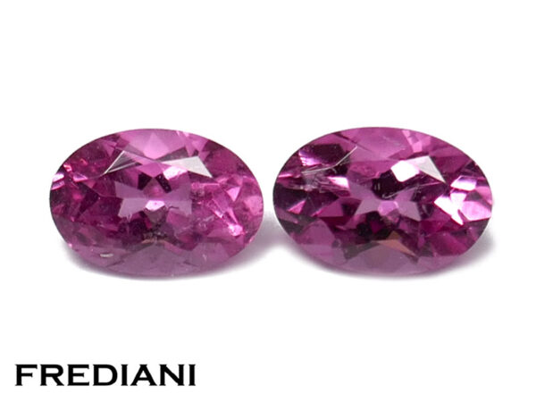 Paire de tourmalines roses ovales naturelles