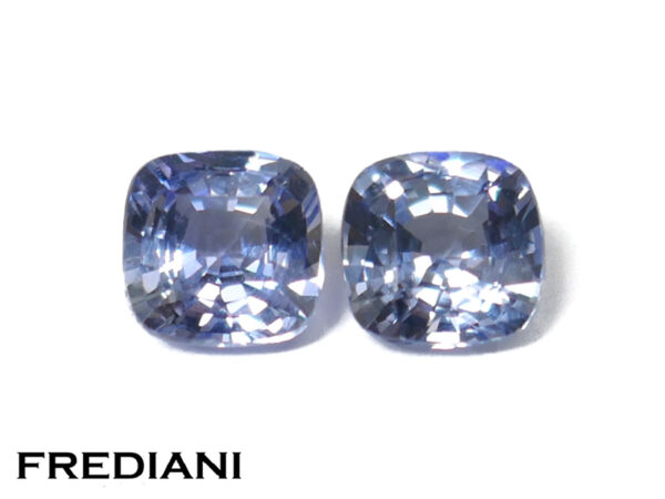 Paire de saphirs bleus coussins naturels