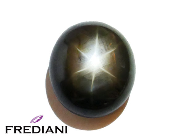 Saphir noir étoilé naturel