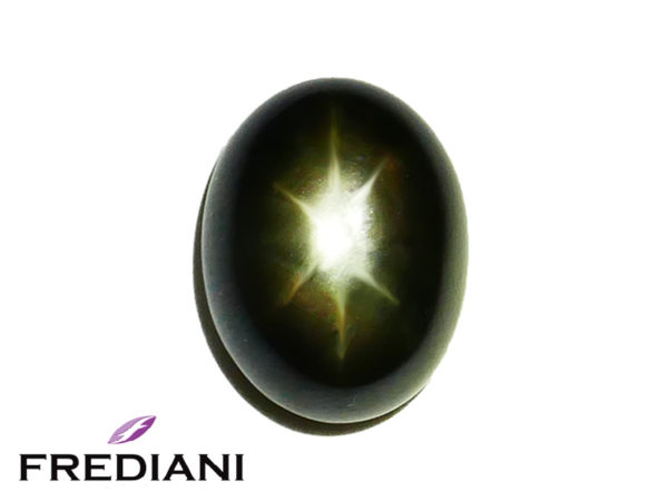 Saphir noir étoilé naturel