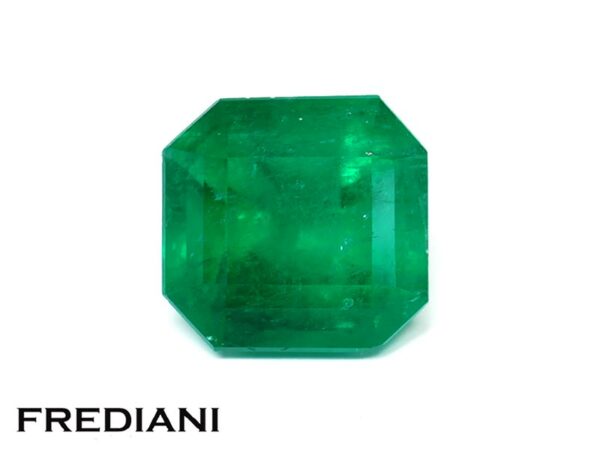 Emeraude de Colombie certifiée 118x114 de 6.91 carats