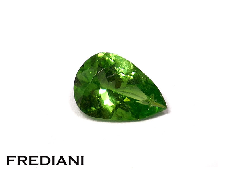 Grenat tsavorite poire naturel