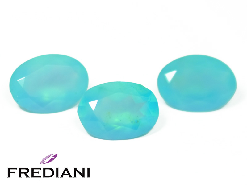 Opales bleues ovales naturelles