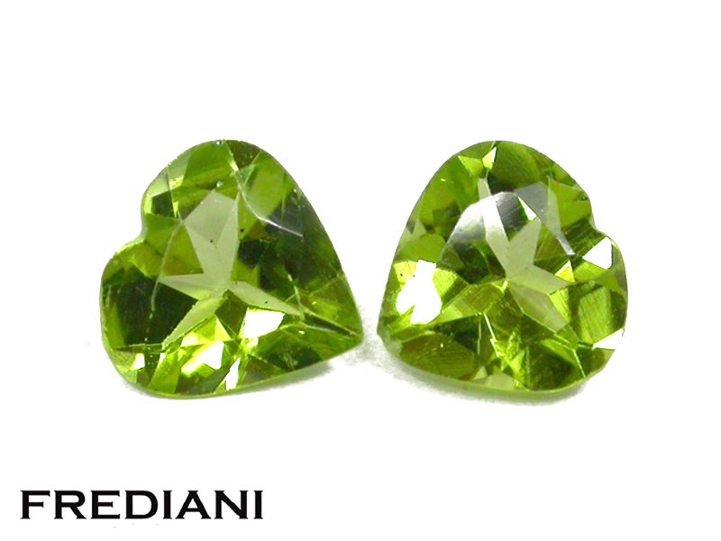 Paire de péridots coeurs