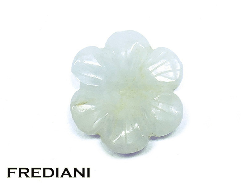 Fleur en saphir blanc naturel