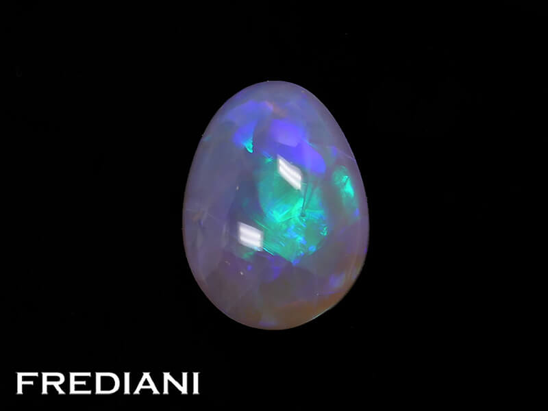 Opale noire cabochon naturelle