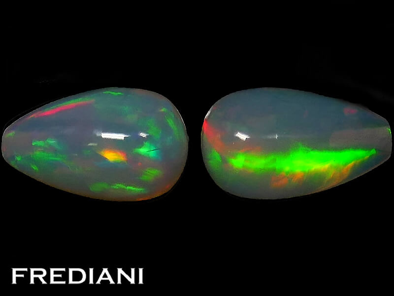Paire de pampilles d’opales naturelles