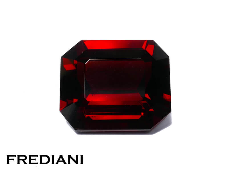 Grenat almandin rectangulaire