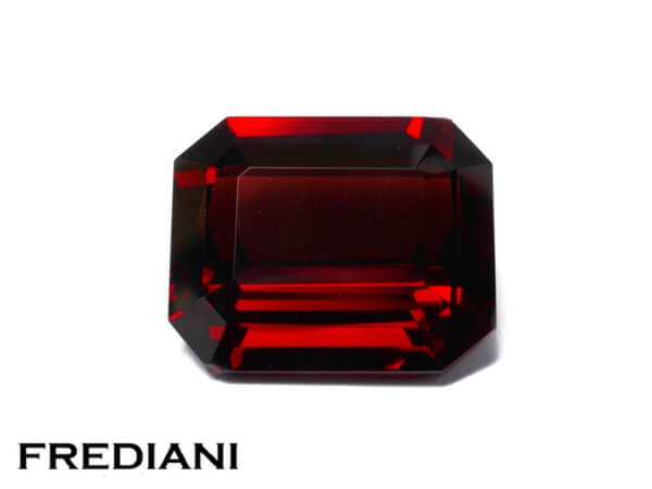 Grenat almandin rectangulaire naturel 122x100 de 7.41 carats