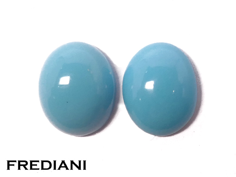 Paire de turquoises ovales naturelles