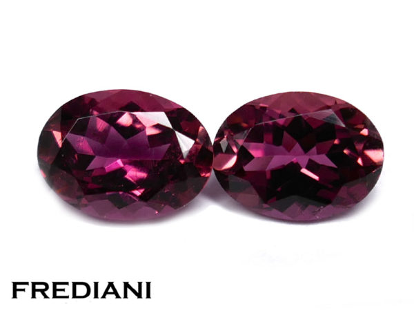 Paire de tourmalines roses ovales 80x60 de 2.62 carats