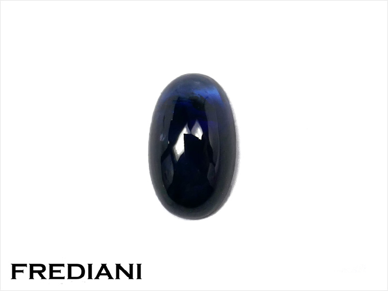 Saphir bleu ovale cabochon