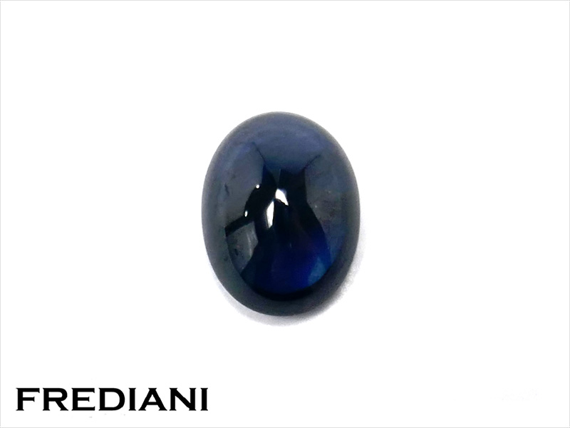 Saphir bleu ovale cabochon