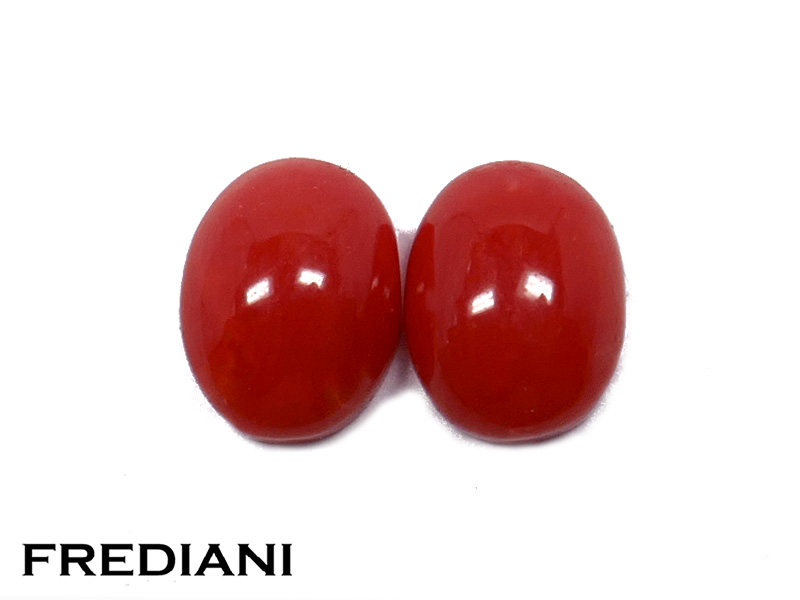 Paire de coraux rouges cabochons naturels