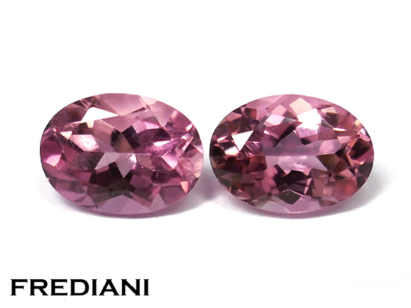 Paire de tourmalines roses ovales naturelles