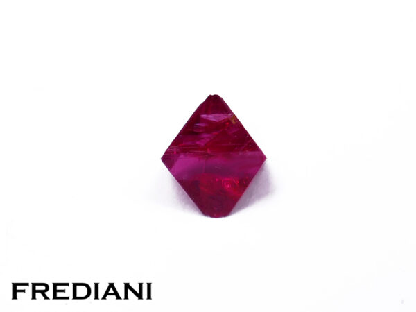 Cristal de Spinelle rouge naturel