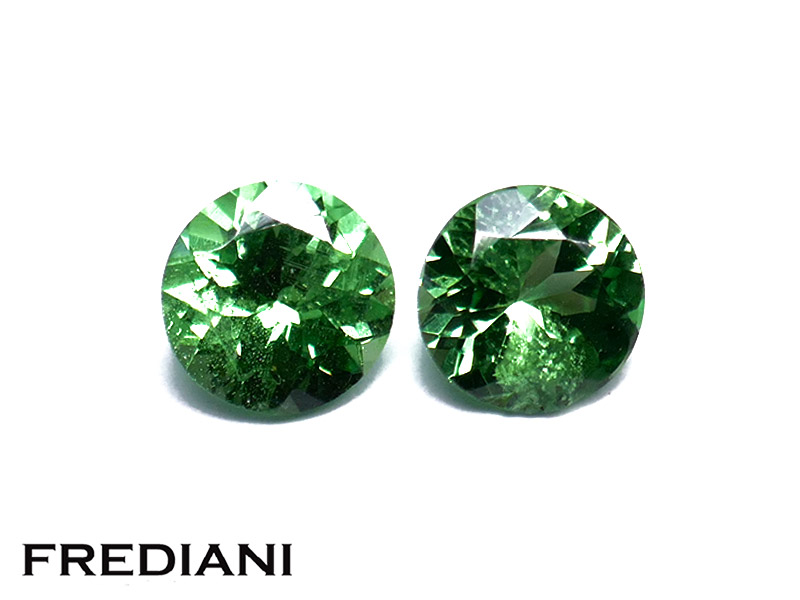 Paire de grenats tsavorites ronds naturels